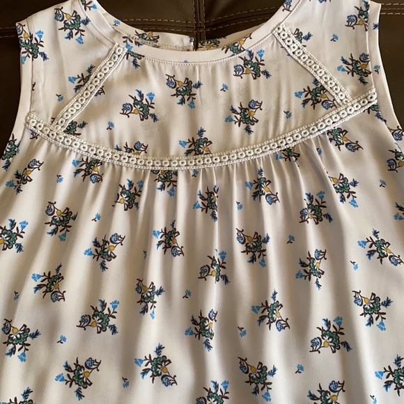 Loft Flowy Tank - Picture 2 of 5